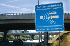 Algunos madrileños están fritos a multas de velocidad. Solución: destrozar los radares que más recaudan